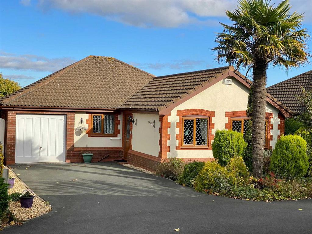 Longfellow Avenue, Hawarden 3 bed detached bungalow £310,000