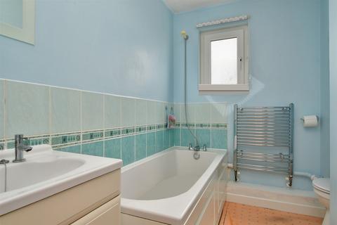 3 Compass Close, Littlehampton, BN17 6SA