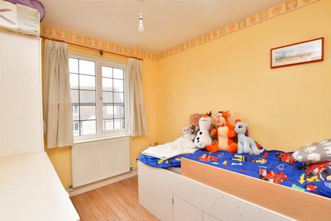 3 Compass Close, Littlehampton, BN17 6SA