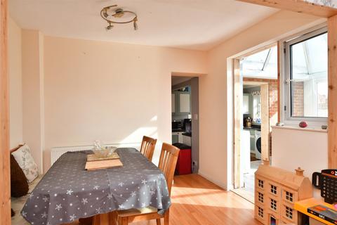 3 Compass Close, Littlehampton, BN17 6SA