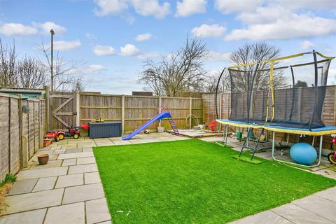 3 Compass Close, Littlehampton, BN17 6SA
