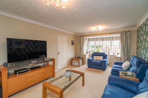 9 Barnes Close, Hadleigh, Ipswich, IP7 5NN