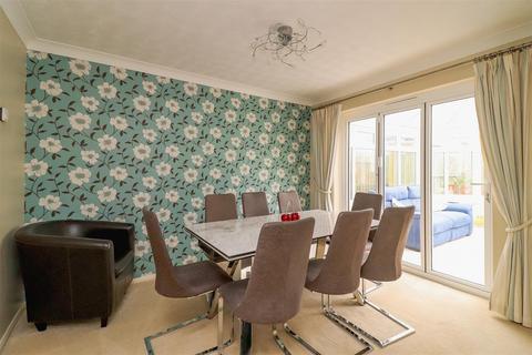 9 Barnes Close, Hadleigh, Ipswich, IP7 5NN