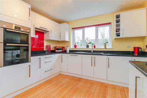 9 Barnes Close, Hadleigh, Ipswich, IP7 5NN