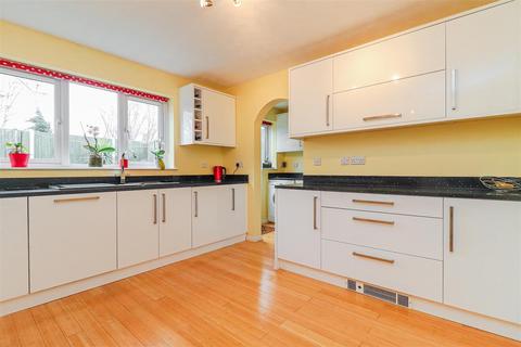 9 Barnes Close, Hadleigh, Ipswich, IP7 5NN