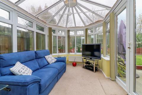 9 Barnes Close, Hadleigh, Ipswich, IP7 5NN