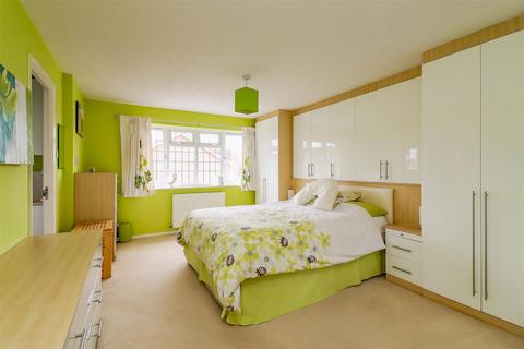 9 Barnes Close, Hadleigh, Ipswich, IP7 5NN