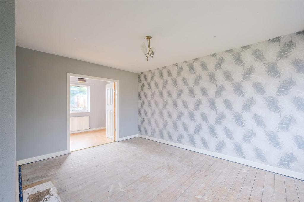Warrenside, Huddersfield, HD2 3 bed semidetached house for sale £139,500