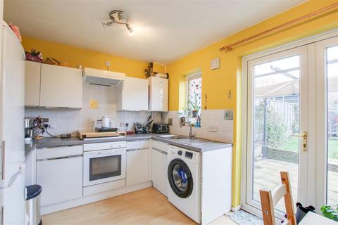 2 bedroom terraced house for sale - Badgers Close, Hertford