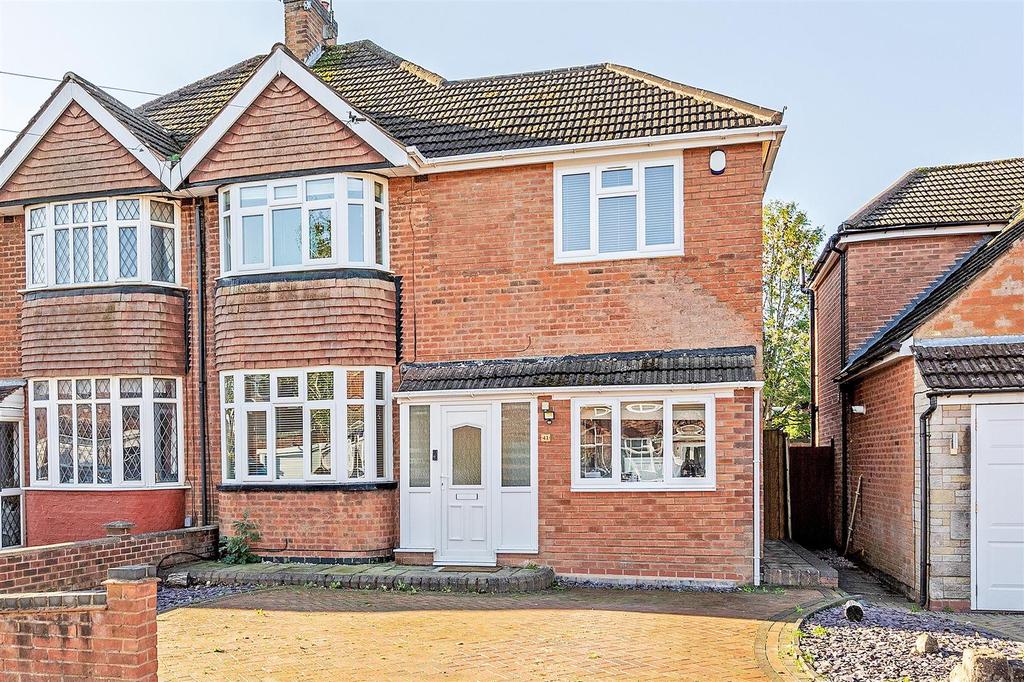Charles Road, Solihull 4 bed semidetached house £1,800 pcm (£415 pw)