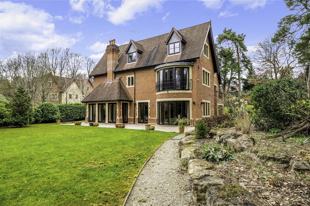 Sandy Lane, Kingswood, Tadworth 6 bed detached house £11,500 pcm (£2,654 pw)