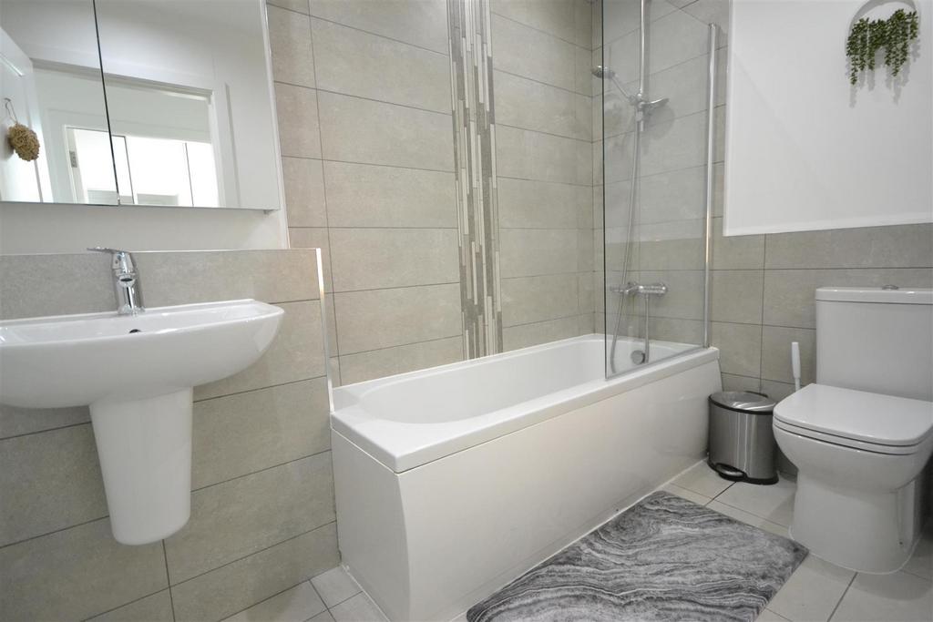 Bathroom suite