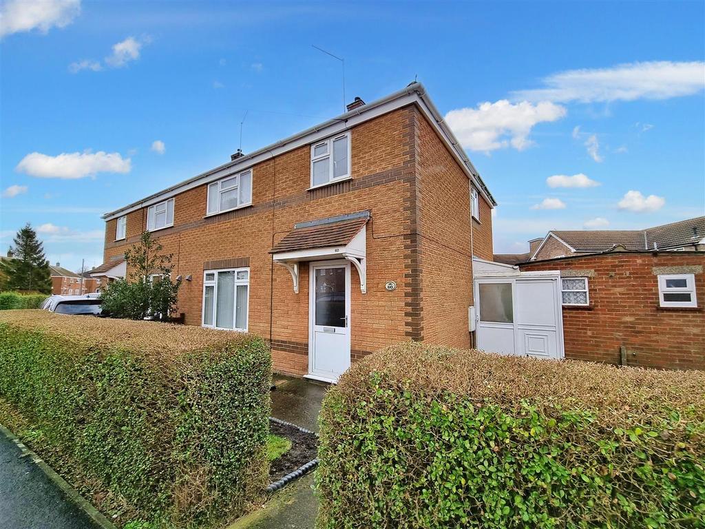 Brownlow Crescent, Pinchbeck 3 bed semidetached house £160,000