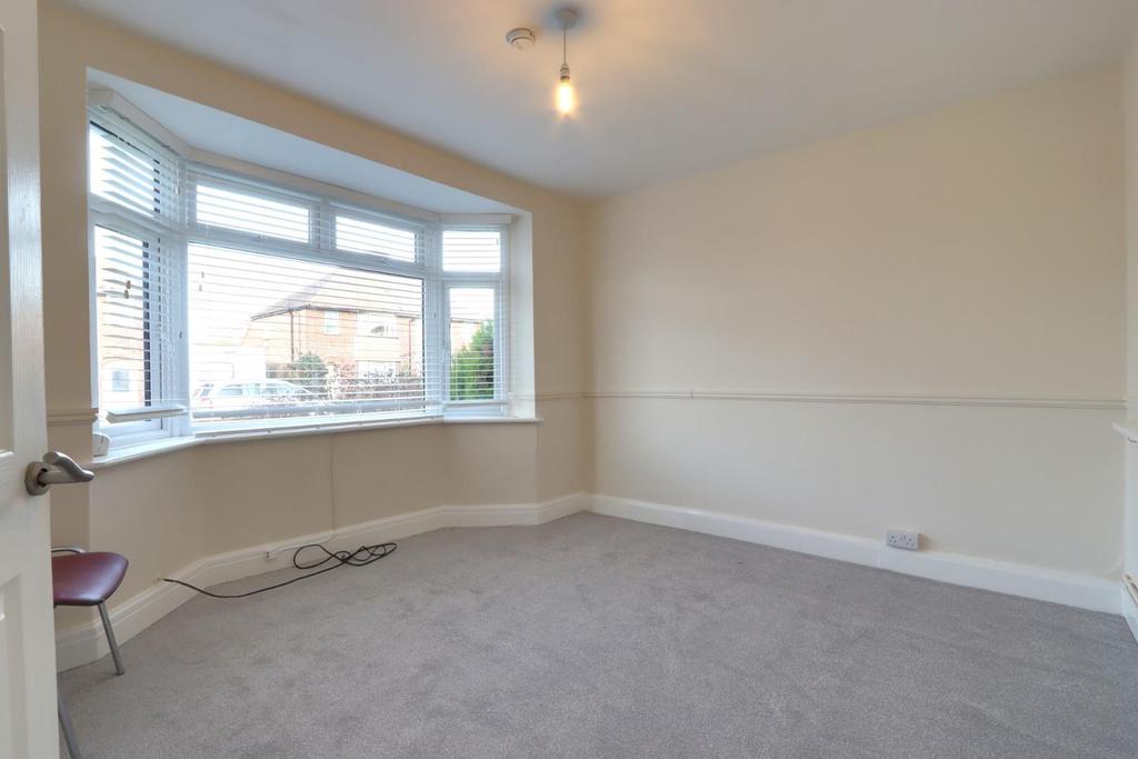 Elmgrove Road, Hucclecote, Gloucester 3 bed semidetached house £