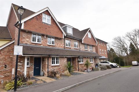 4 bedroom end of terrace house for sale, Woodlands Way, Hastings