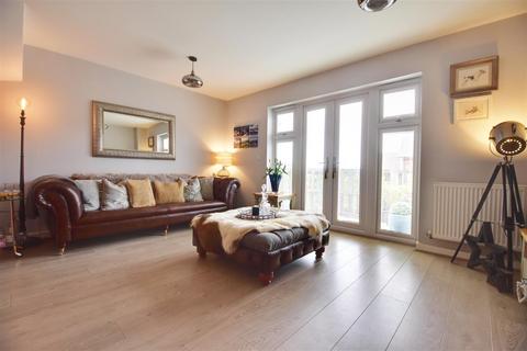 4 bedroom end of terrace house for sale, Woodlands Way, Hastings