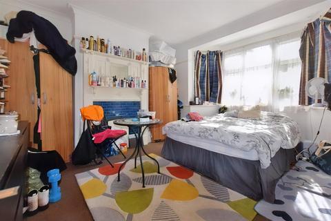 10 Abbotts Drive, Wembley, HA0 3SD