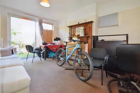 10 Abbotts Drive, Wembley, HA0 3SD