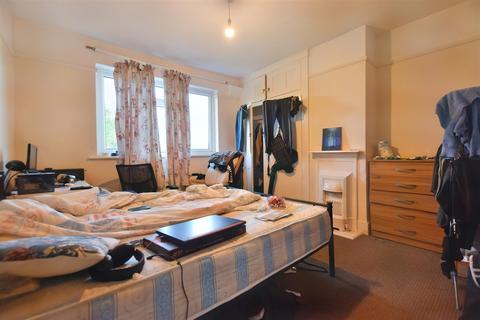 10 Abbotts Drive, Wembley, HA0 3SD