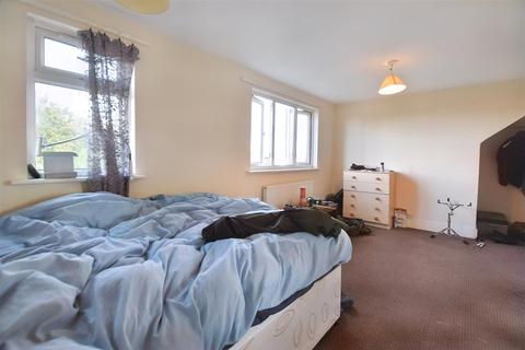 10 Abbotts Drive, Wembley, HA0 3SD