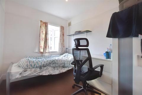 10 Abbotts Drive, Wembley, HA0 3SD