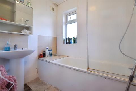 10 Abbotts Drive, Wembley, HA0 3SD