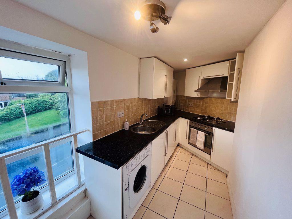 Bury Road, Edenfield, Bury, BL0 0ET 2 bed apartment £695 pcm (£160 pw)
