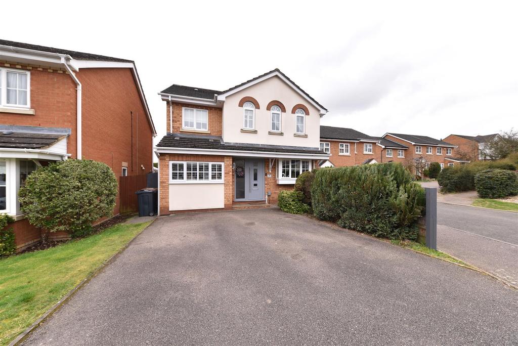 Jackdaw Close, Stevenage 4 bed detached house £575,000
