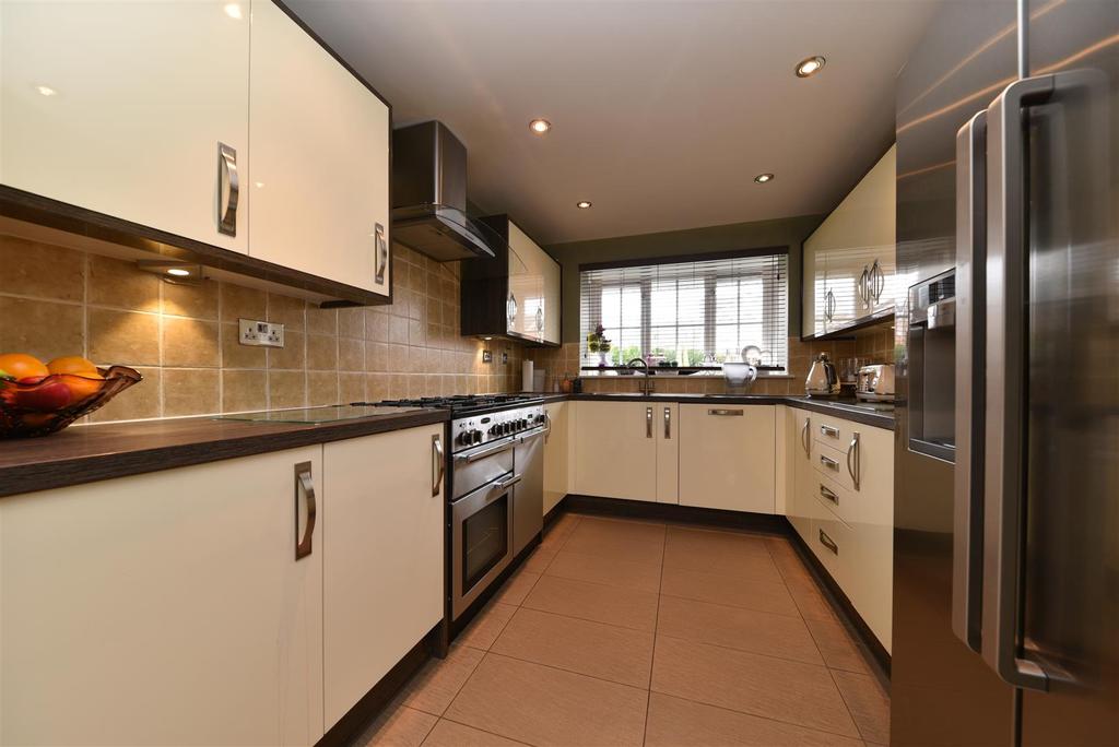 Jackdaw Close, Stevenage 4 bed detached house £575,000