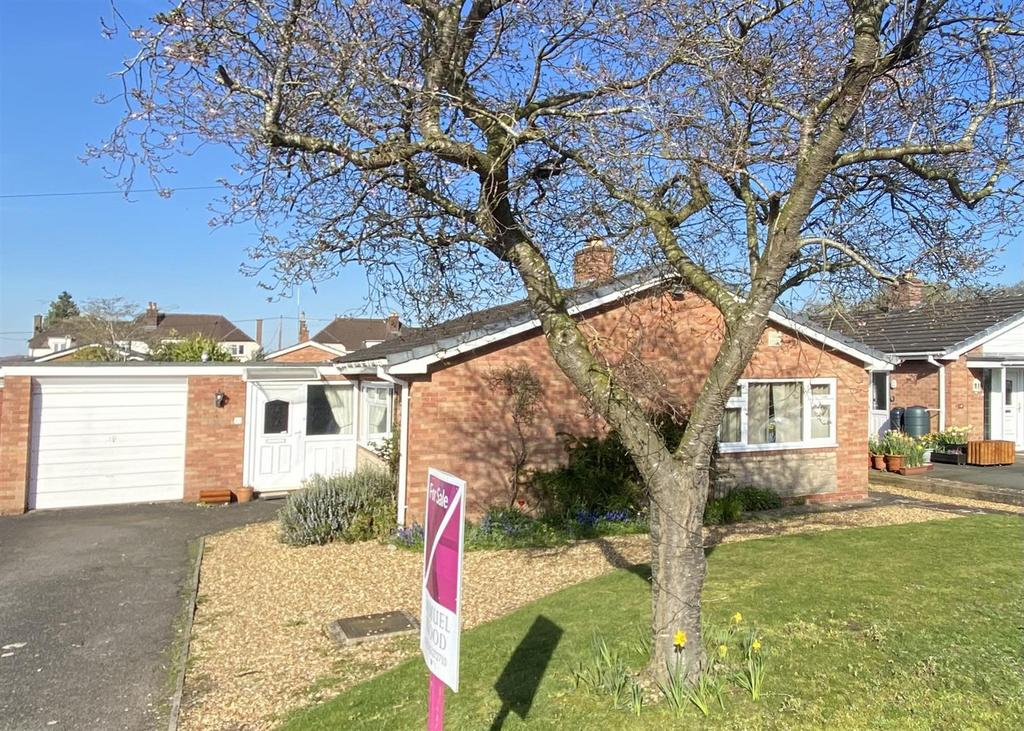 Cedar Avenue, Shawbury, Shrewsbury 2 bed detached bungalow for sale £