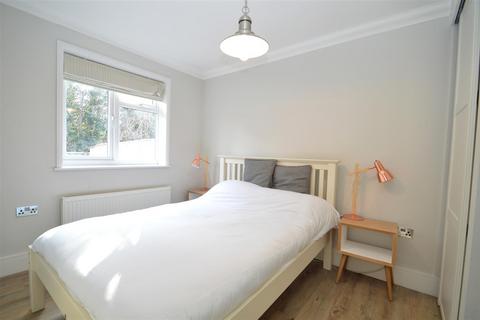 2 bedroom chalet for sale, Fort Warden Road, Totland Bay