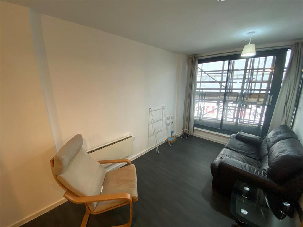 City Gate II, 3 Blantyre Street, Manchester 1 bed flat £850 pcm (£196 pw)