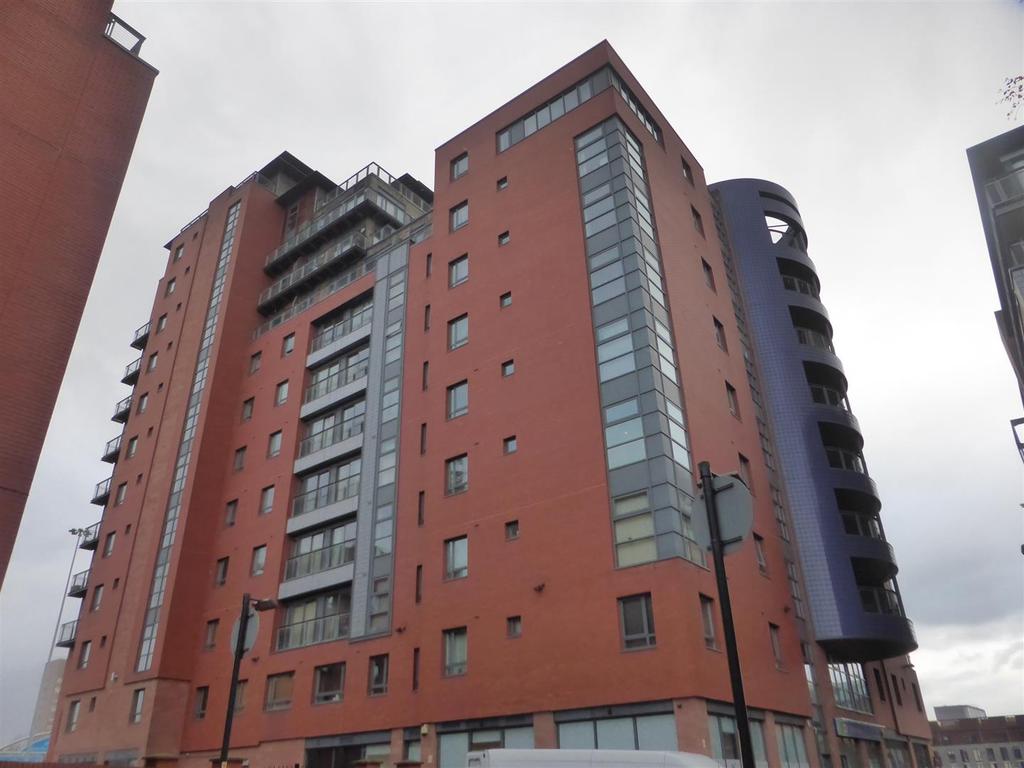 City Gate II, 3 Blantyre Street, Manchester 1 bed flat £850 pcm (£196 pw)