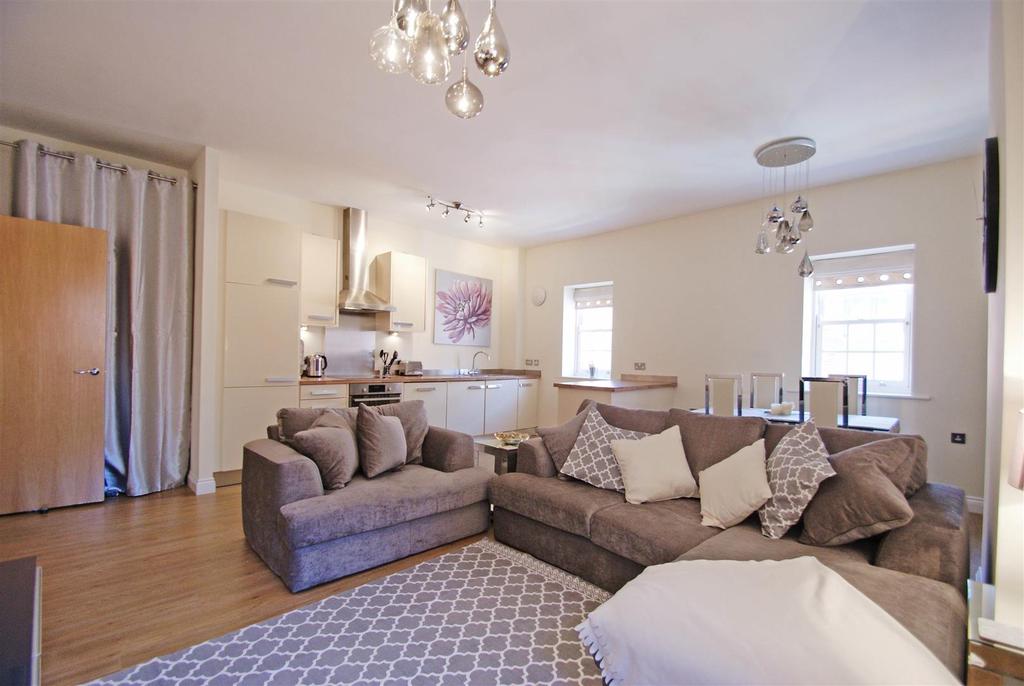 Avenue Road, Leamington Spa 2 bed apartment £1,400 pcm (£323 pw)