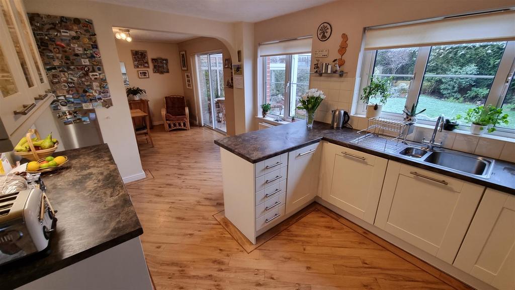 Church Close 4 kitchen 2.jpg