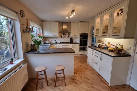 4 Church Close, Wythall, Birmingham, B47 6JQ