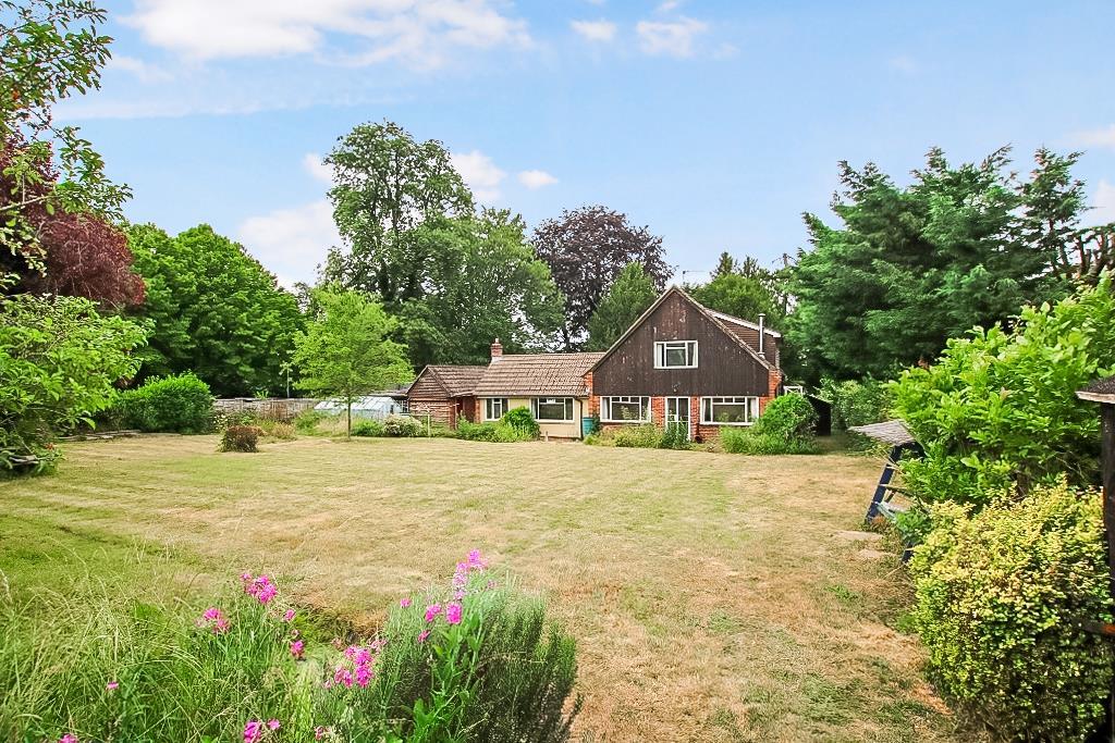 LOWER ROAD, FETCHAM, KT22 4 bed house for sale £900,000