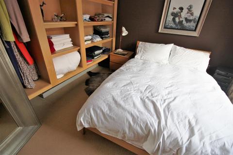 25 Bellarmine Close, London, SE28 0JG