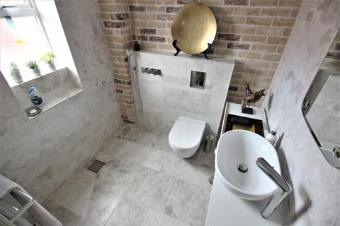25 Bellarmine Close, London, SE28 0JG