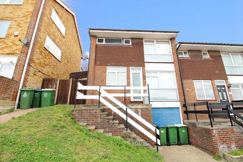 6 Bramble Croft, Erith, DA8 1BX