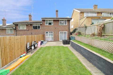 6 Bramble Croft, Erith, DA8 1BX
