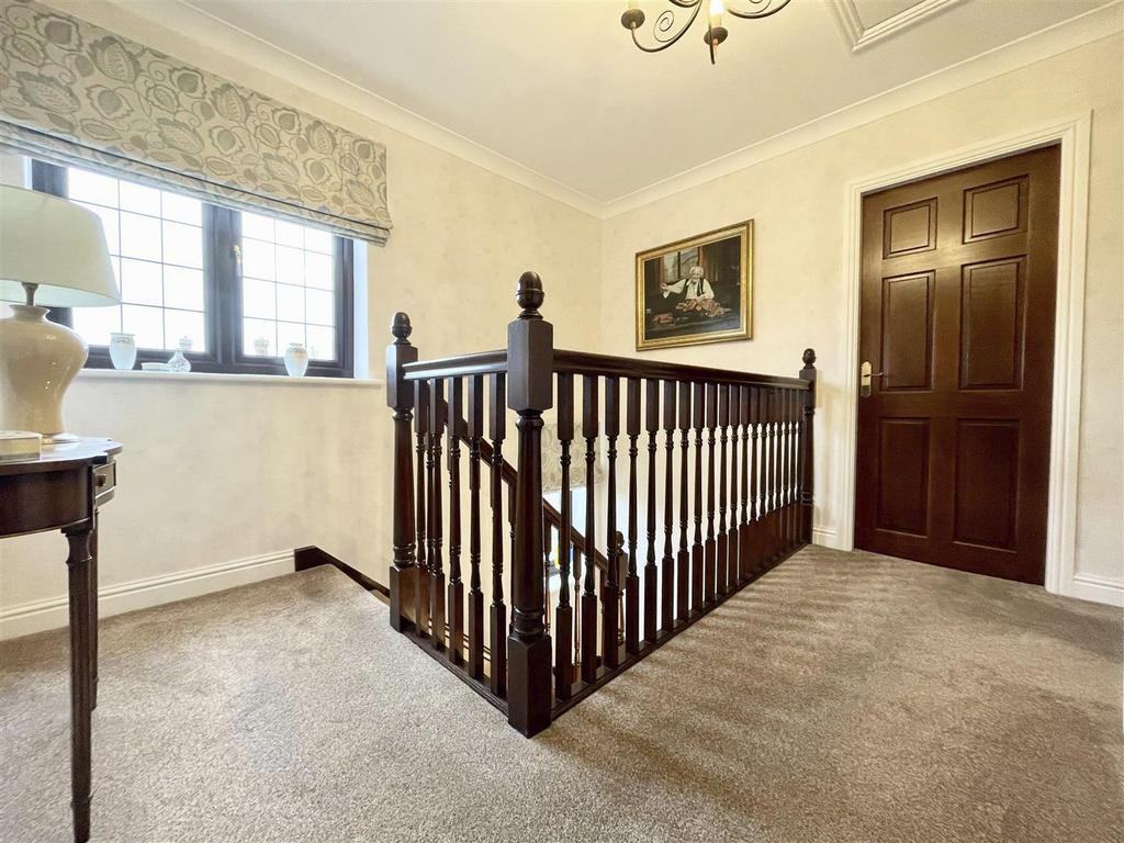 18 Campion Grove Halesowen Landing.jpg