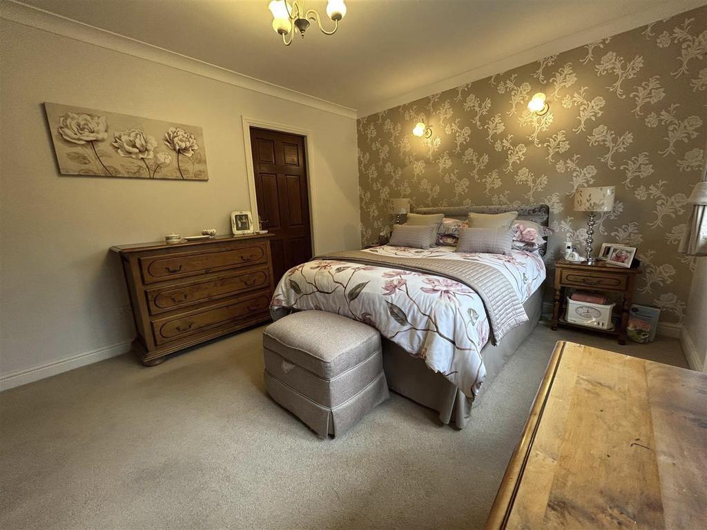 19 Campion Grove Halesowen Bedroom 1.jpg
