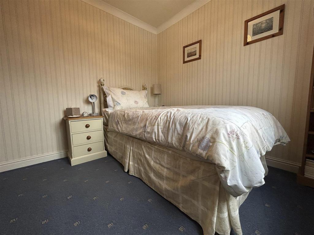 25 Campion Grove Halesowen Bedroom 3.jpg