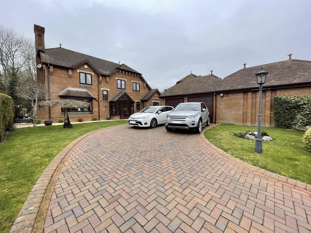 34  Campion Grove Halesowen Front.jpg