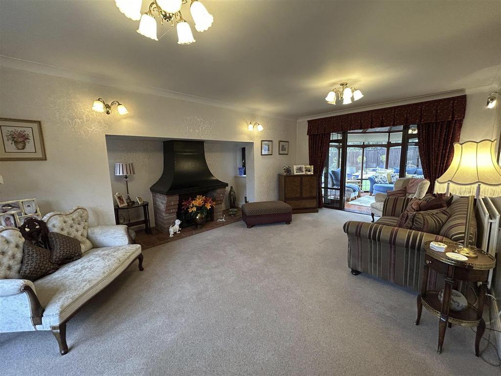 07 Campion Grove Halesowen Lounge.jpg