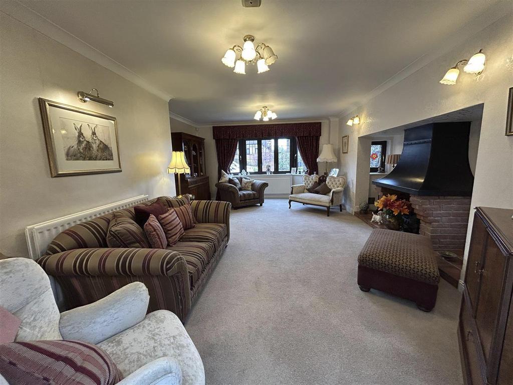 08 Campion Grove Halesowen Lounge.jpg