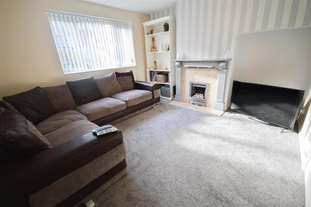 Rainbow Avenue, Hackenthorpe, S12 2 bed semidetached house £700 pcm