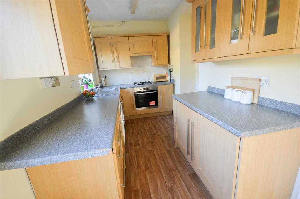 Rainbow Avenue, Hackenthorpe, S12 2 bed semidetached house £700 pcm
