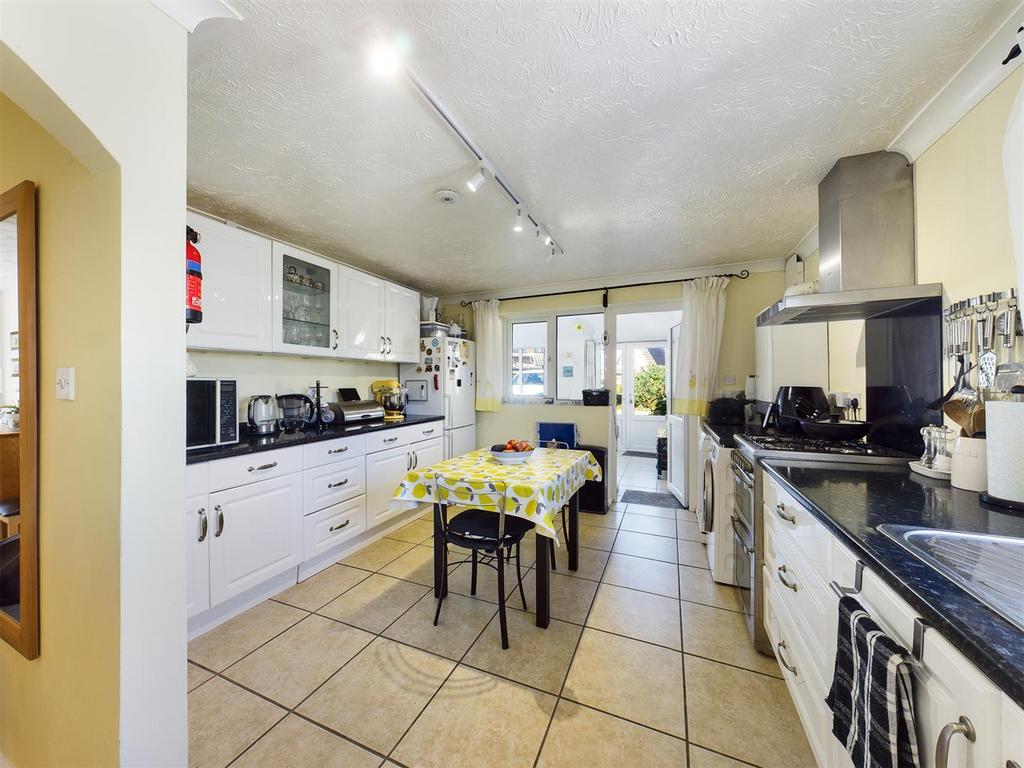 CAM00734 P1-PR0215-STILL05.jpg